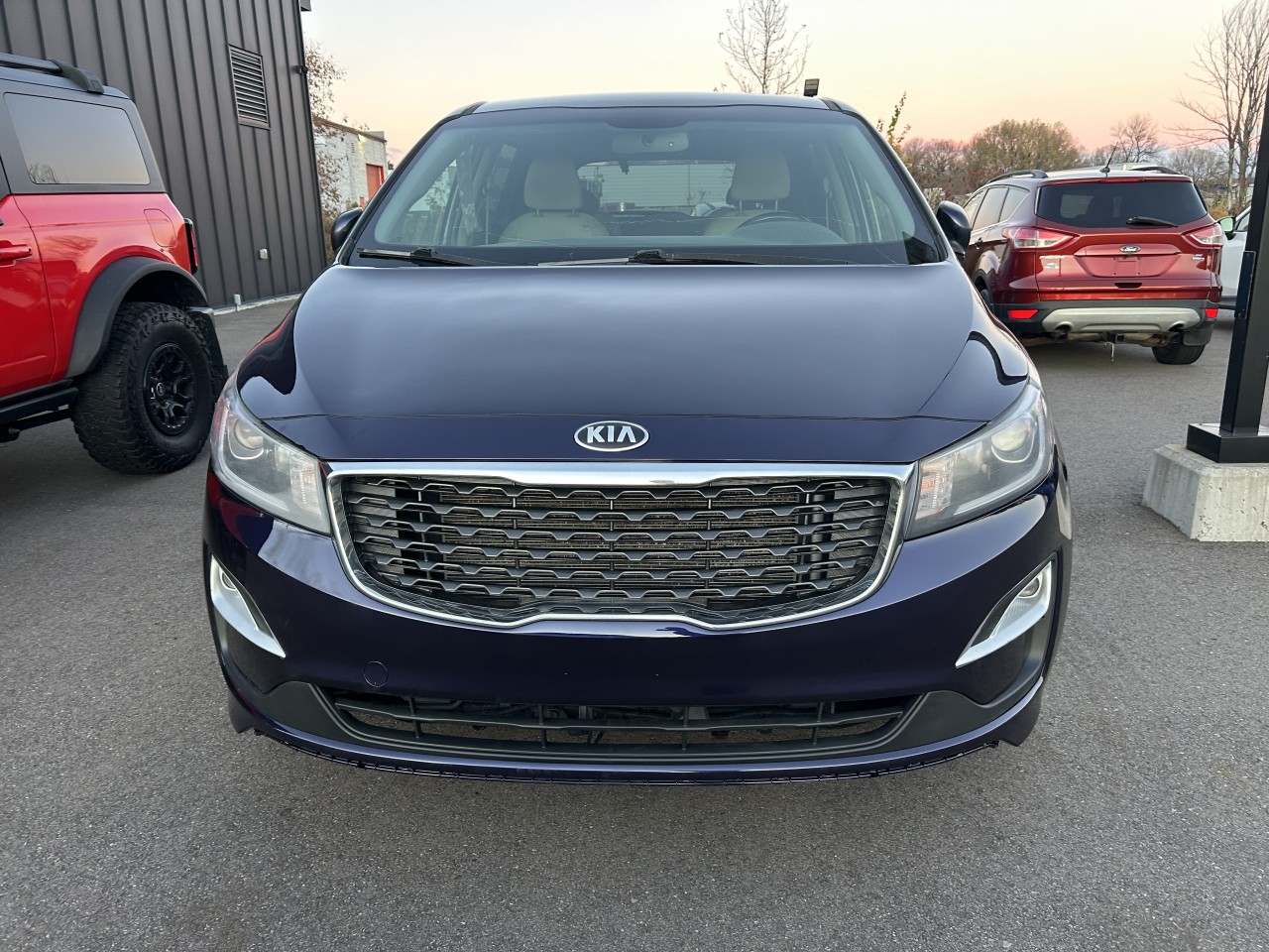 2020 Kia Sedona - Image 2