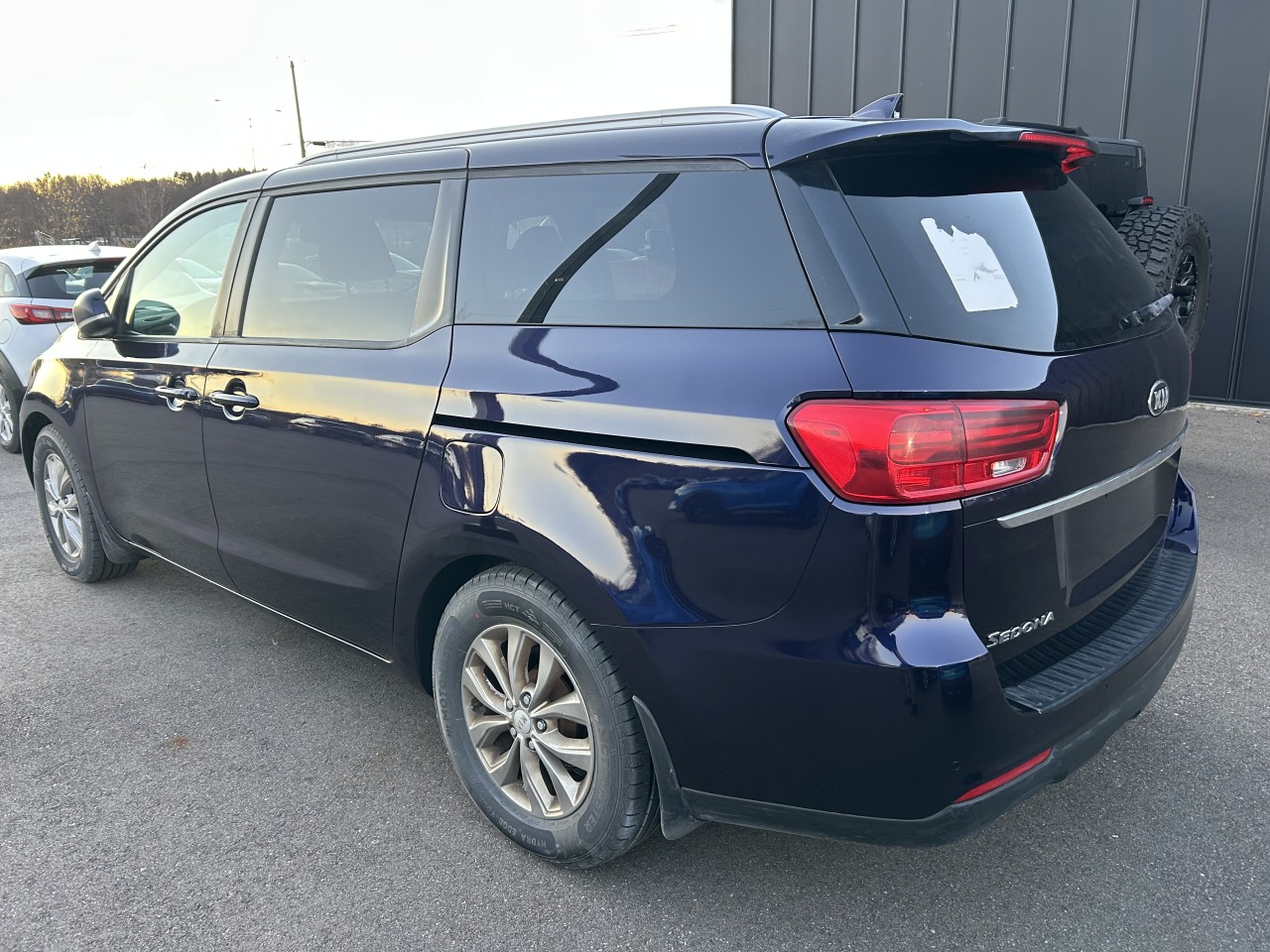 2020 Kia Sedona - Image 6