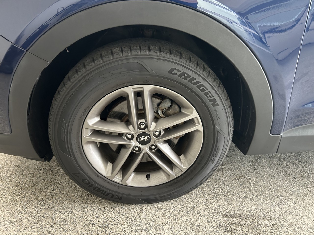 2017 Hyundai Santa Fe Sport - Image 2