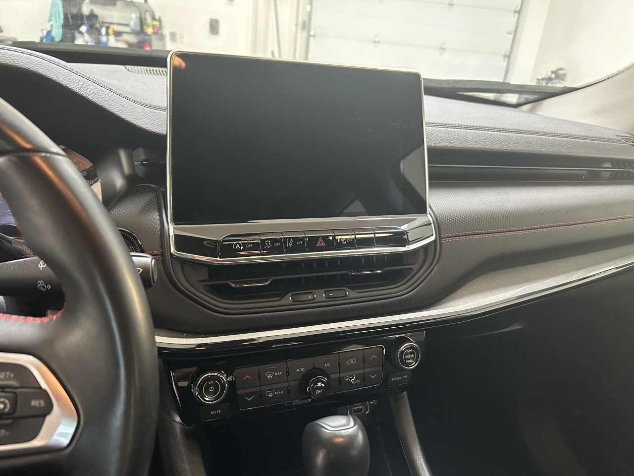 2022 Jeep Compass - Image 11