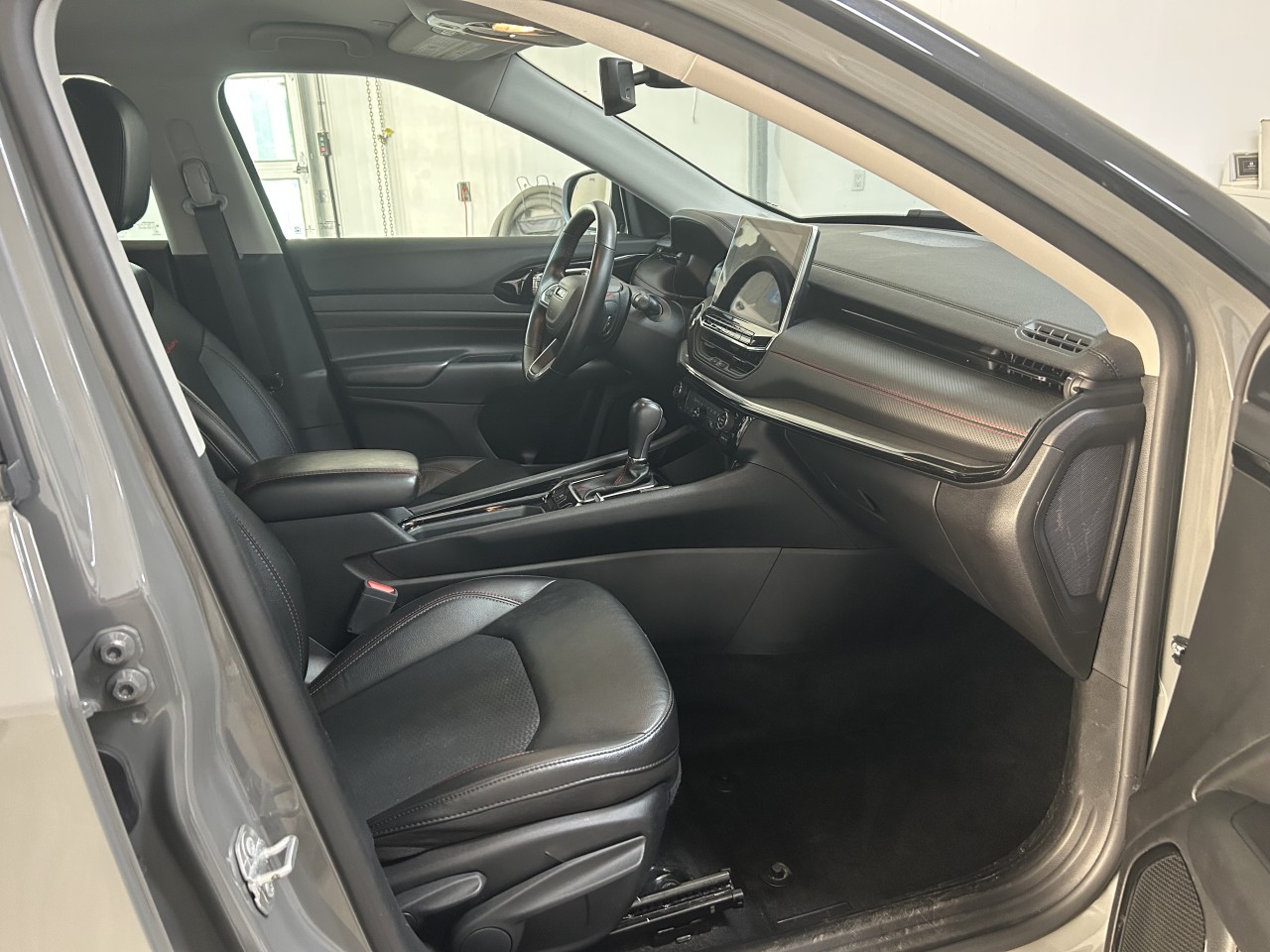 2022 Jeep Compass - Image 18