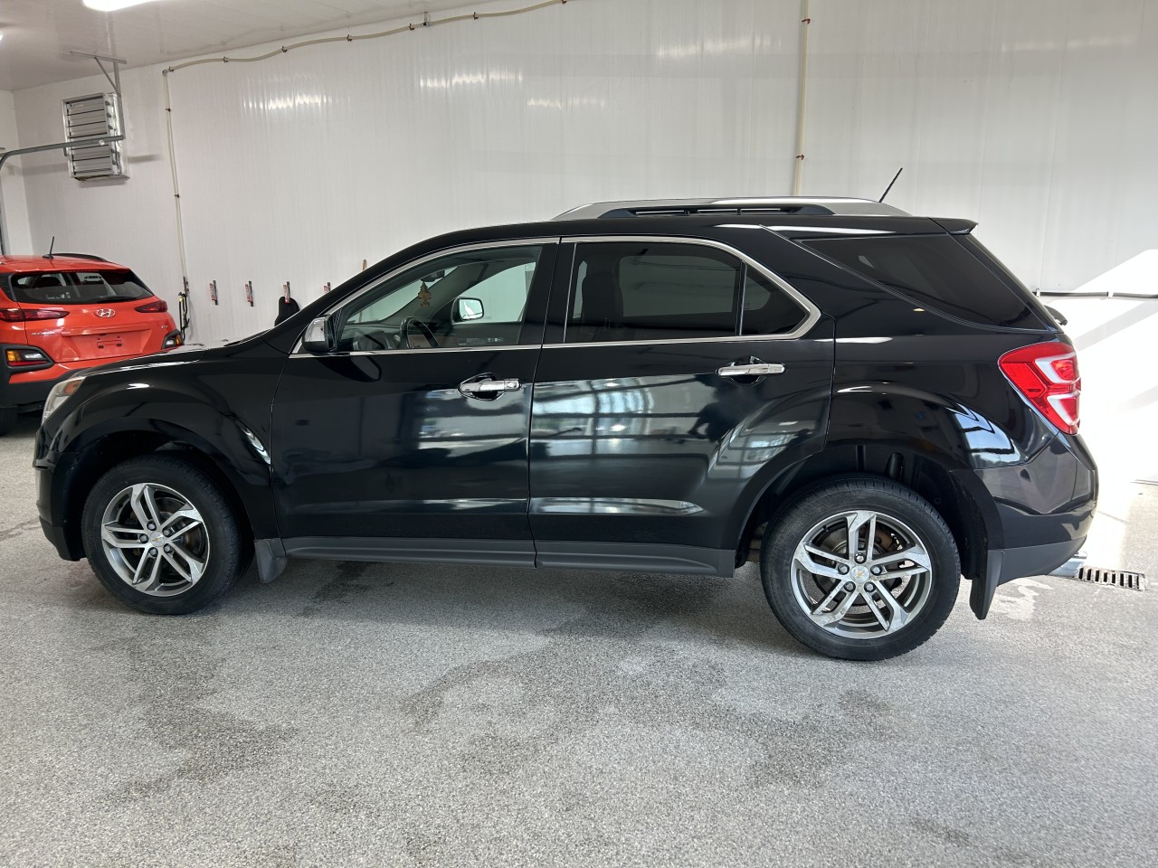 2017 Chevrolet Equinox - Image 2