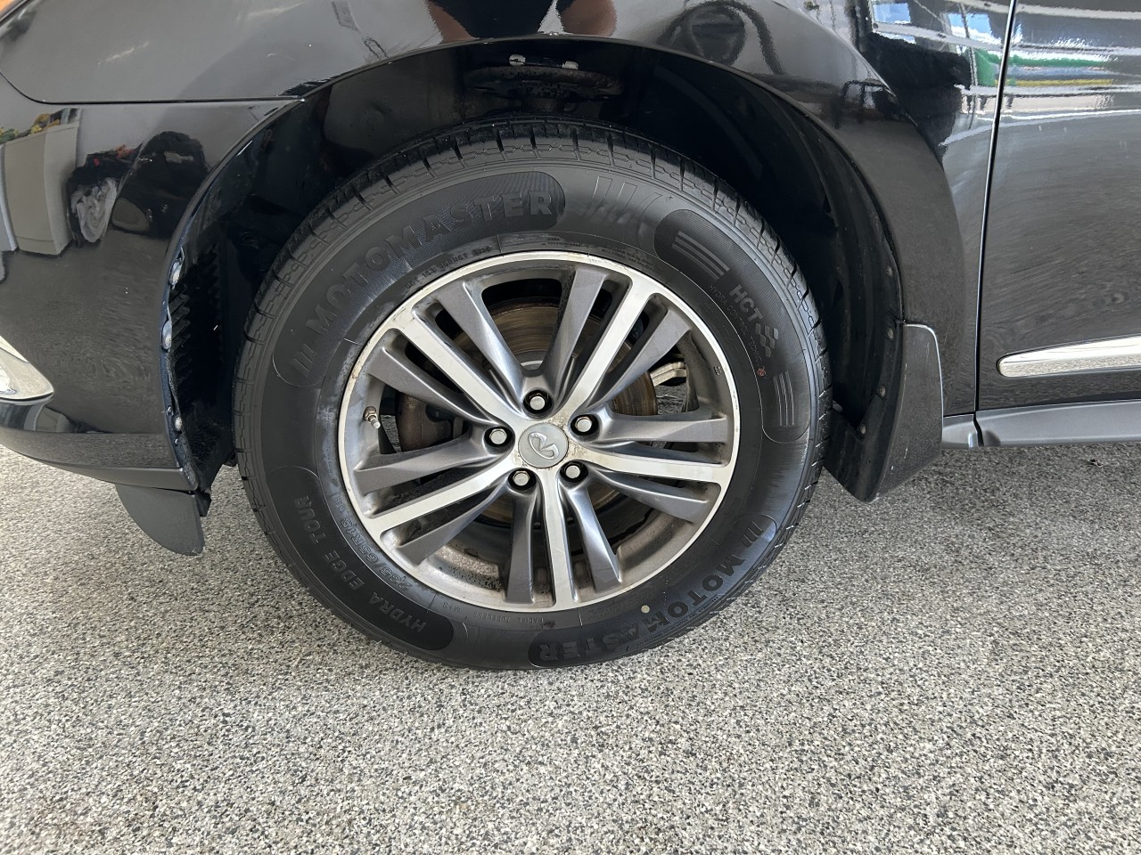 2017 INFINITI QX60 - Image 2