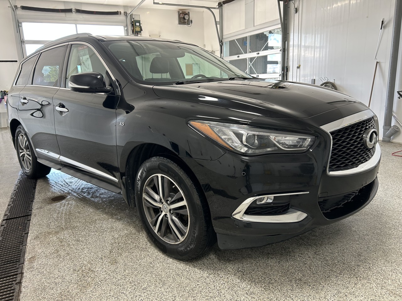 2017 INFINITI QX60 - Image 7