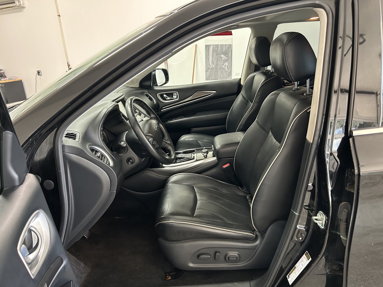 2017 INFINITI QX60 - Image 8