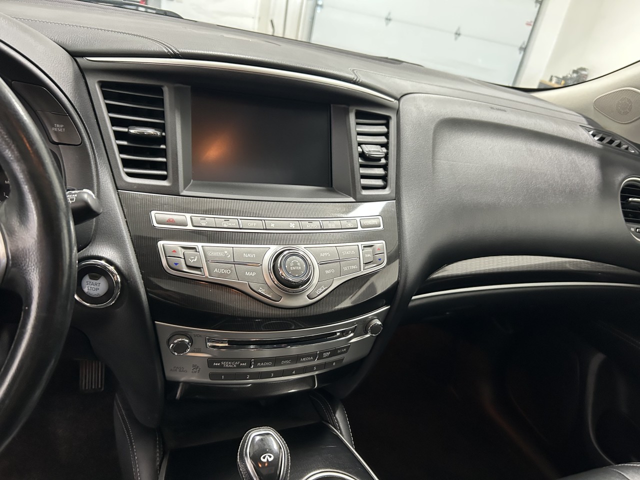 2017 INFINITI QX60 - Image 12