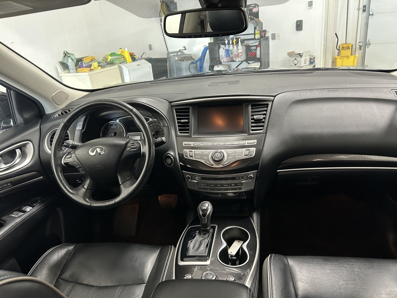 2017 INFINITI QX60 - Image 18