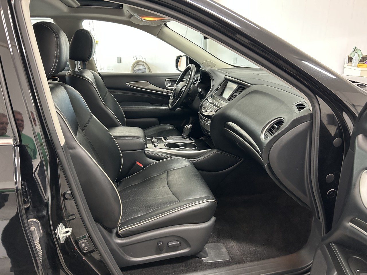 2017 INFINITI QX60 - Image 19