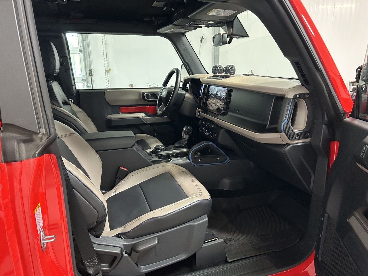 2021 Ford Bronco - Image 19