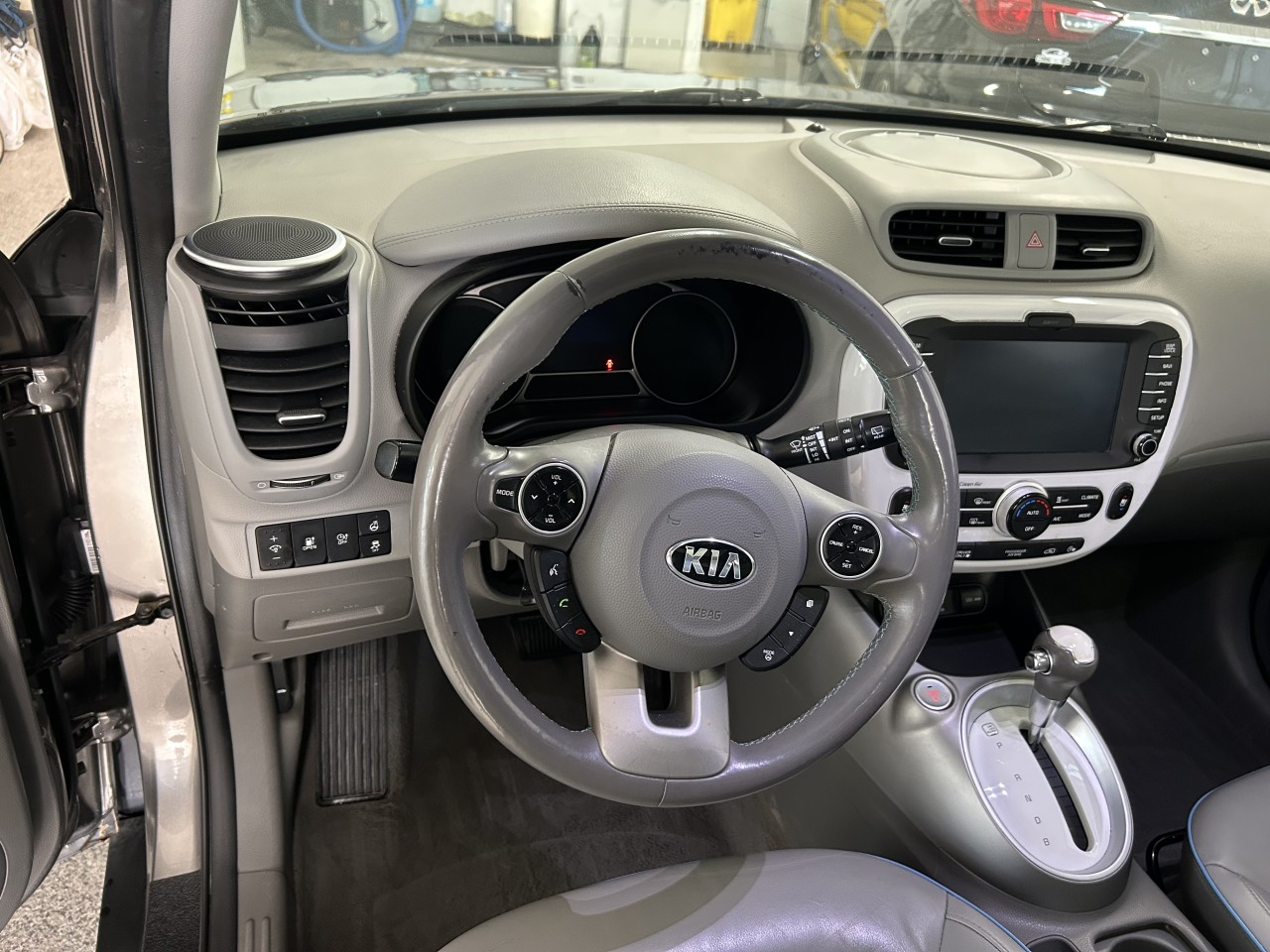 2016 Kia Soul EV - Image 11