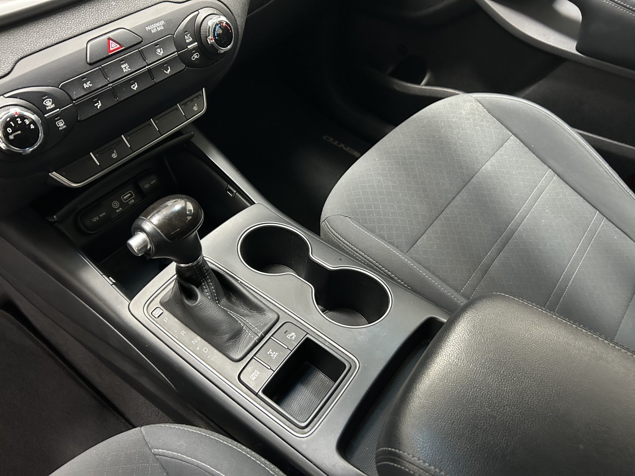 2016 Kia Sorento - Image 12