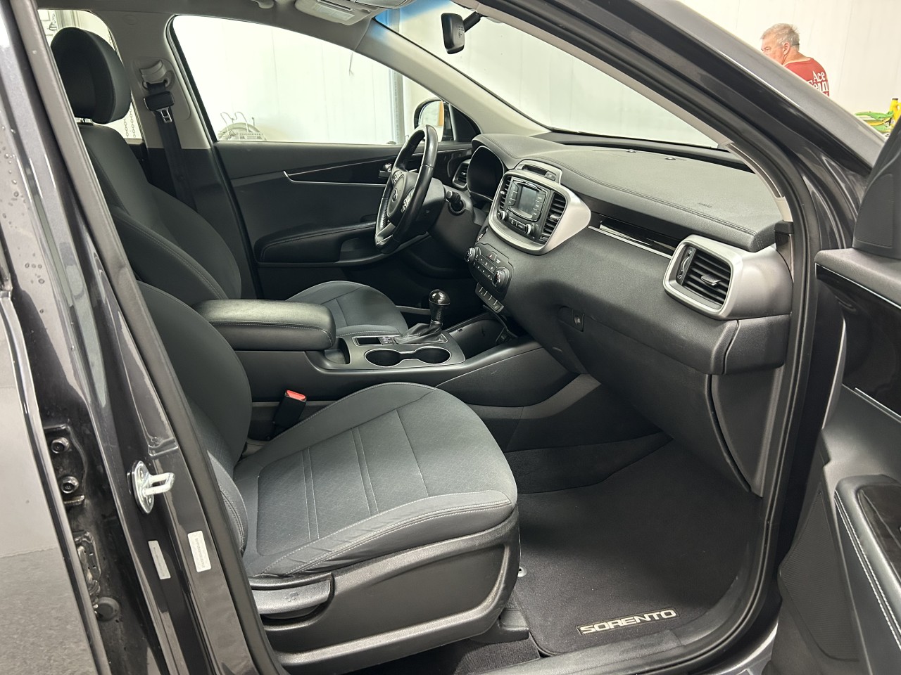 2016 Kia Sorento - Image 17