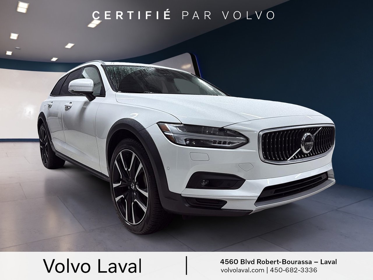2023 Volvo V90 Cross Country - Image 2