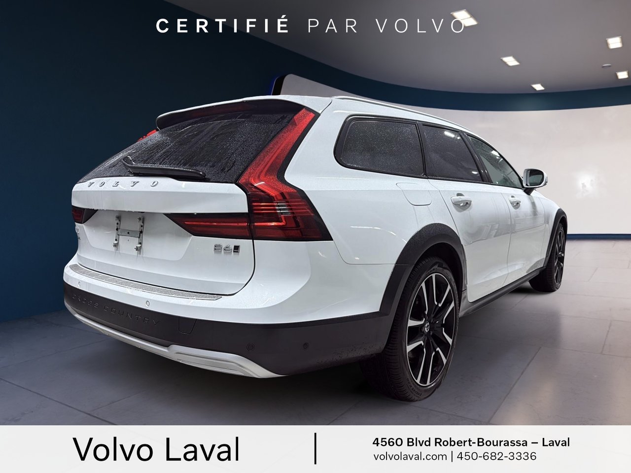 2023 Volvo V90 Cross Country - Image 3