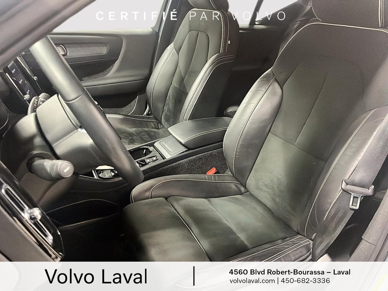 2022 Volvo XC40 - Image 9