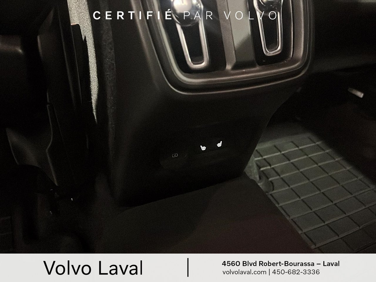 2022 Volvo XC40 - Image 17