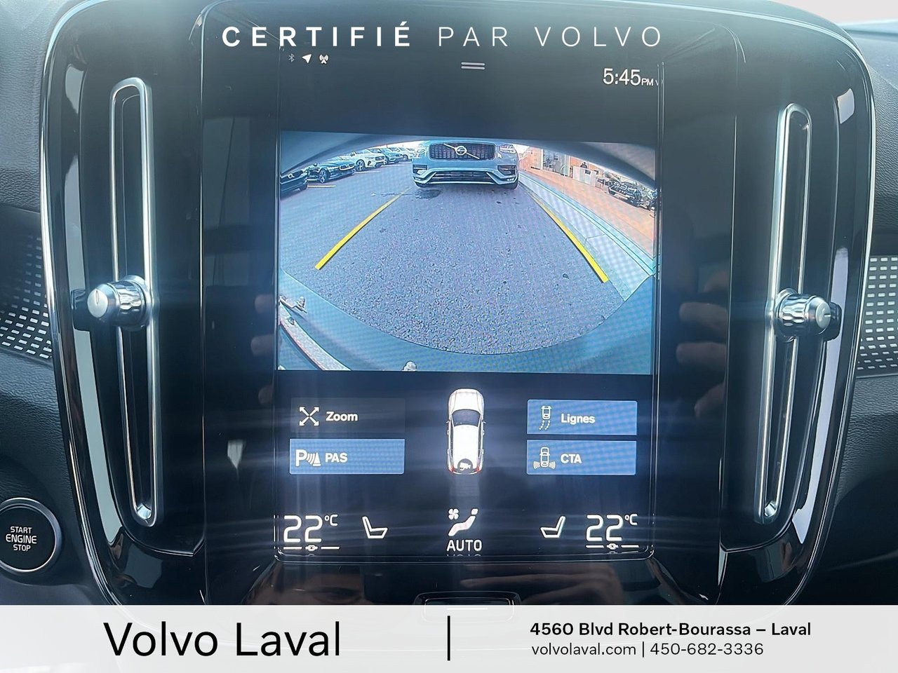 2022 Volvo XC40 - Image 12