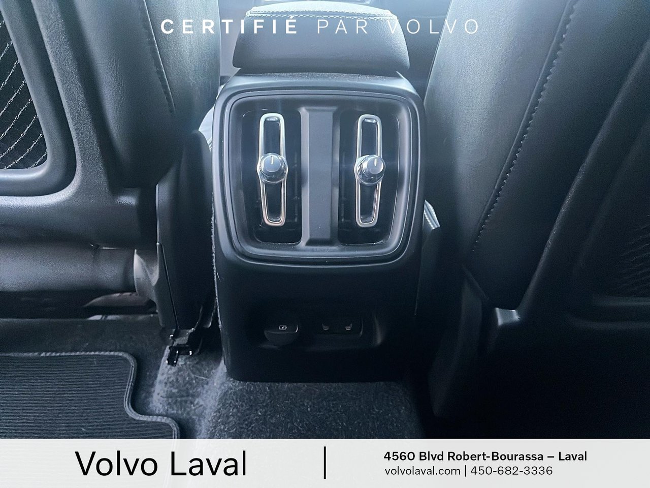 2022 Volvo XC40 - Image 17