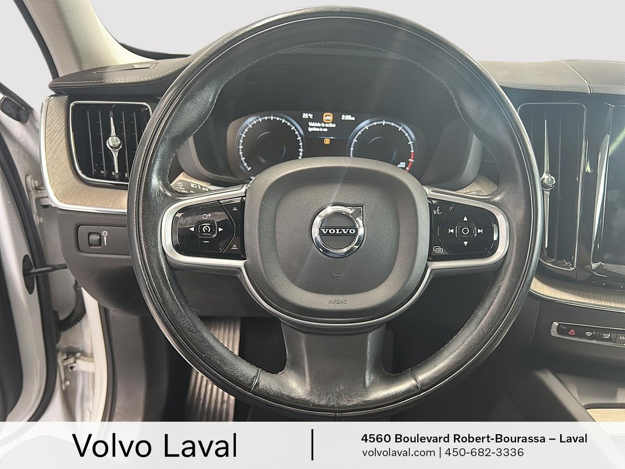 2020 Volvo XC60 - Image 10