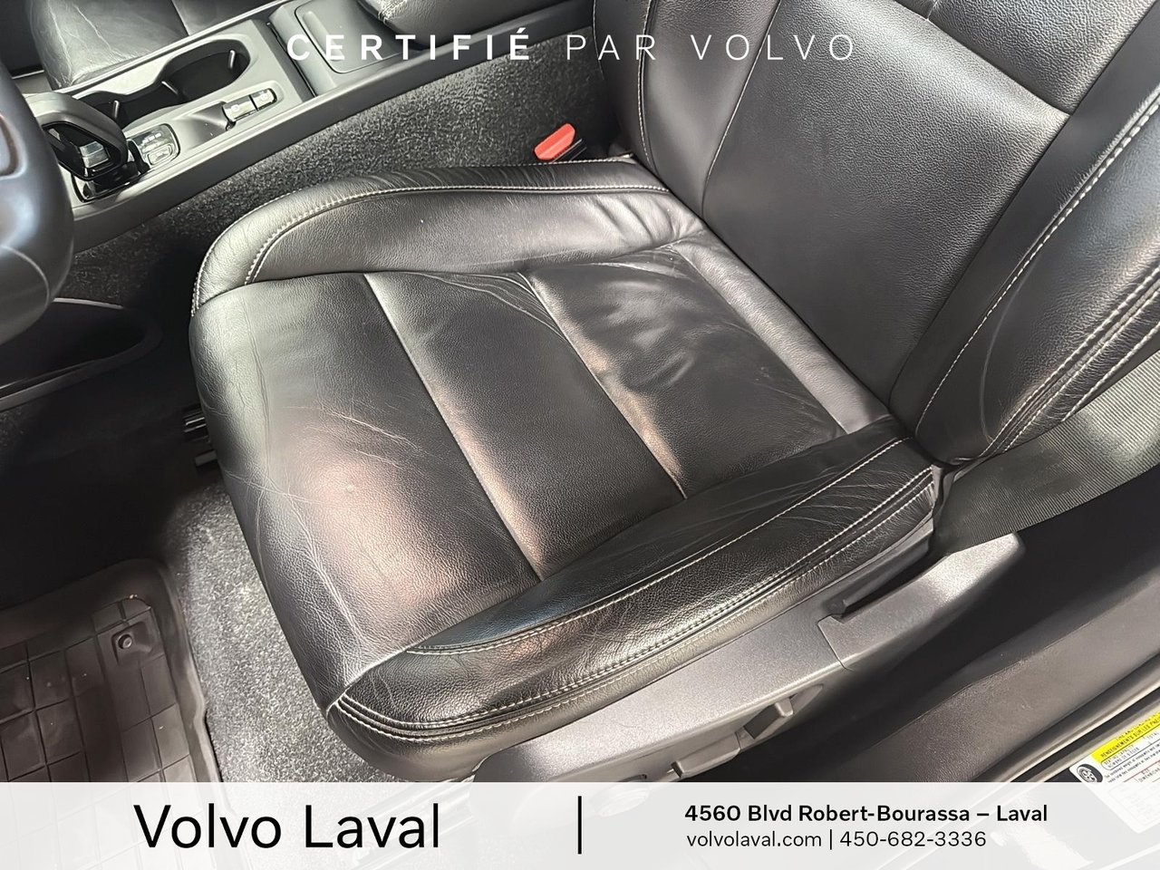 2022 Volvo XC40 - Image 7