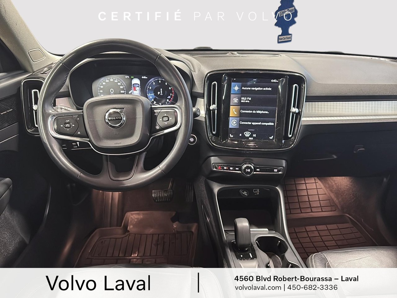 2022 Volvo XC40 - Image 11