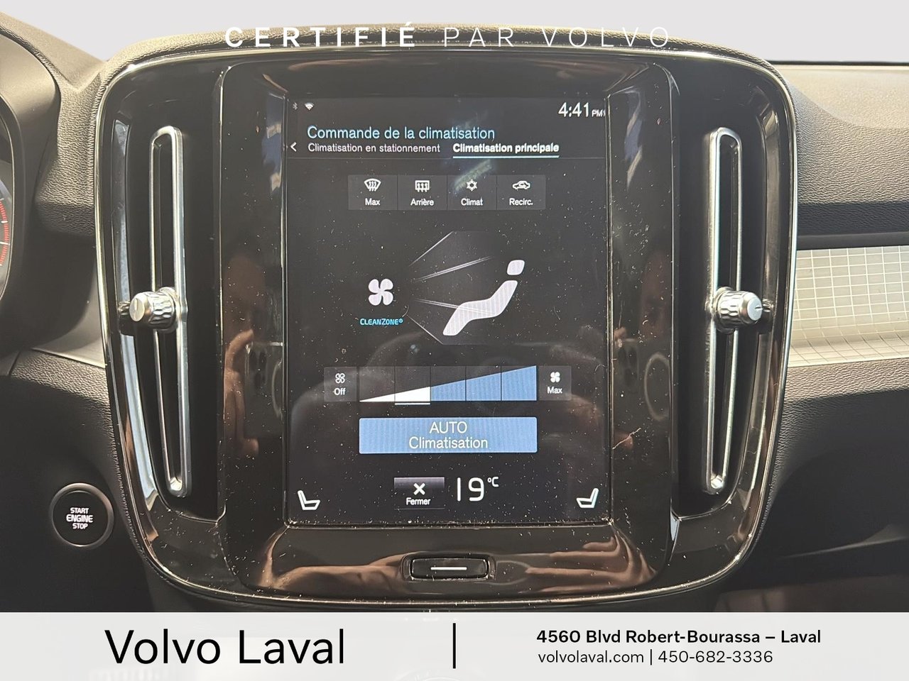 2022 Volvo XC40 - Image 13