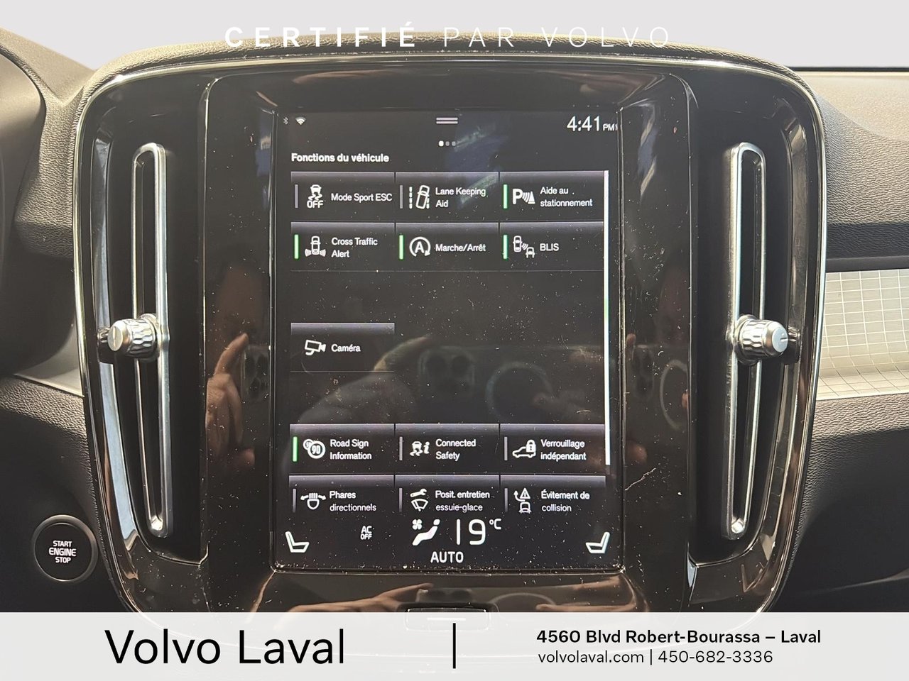 2022 Volvo XC40 - Image 15