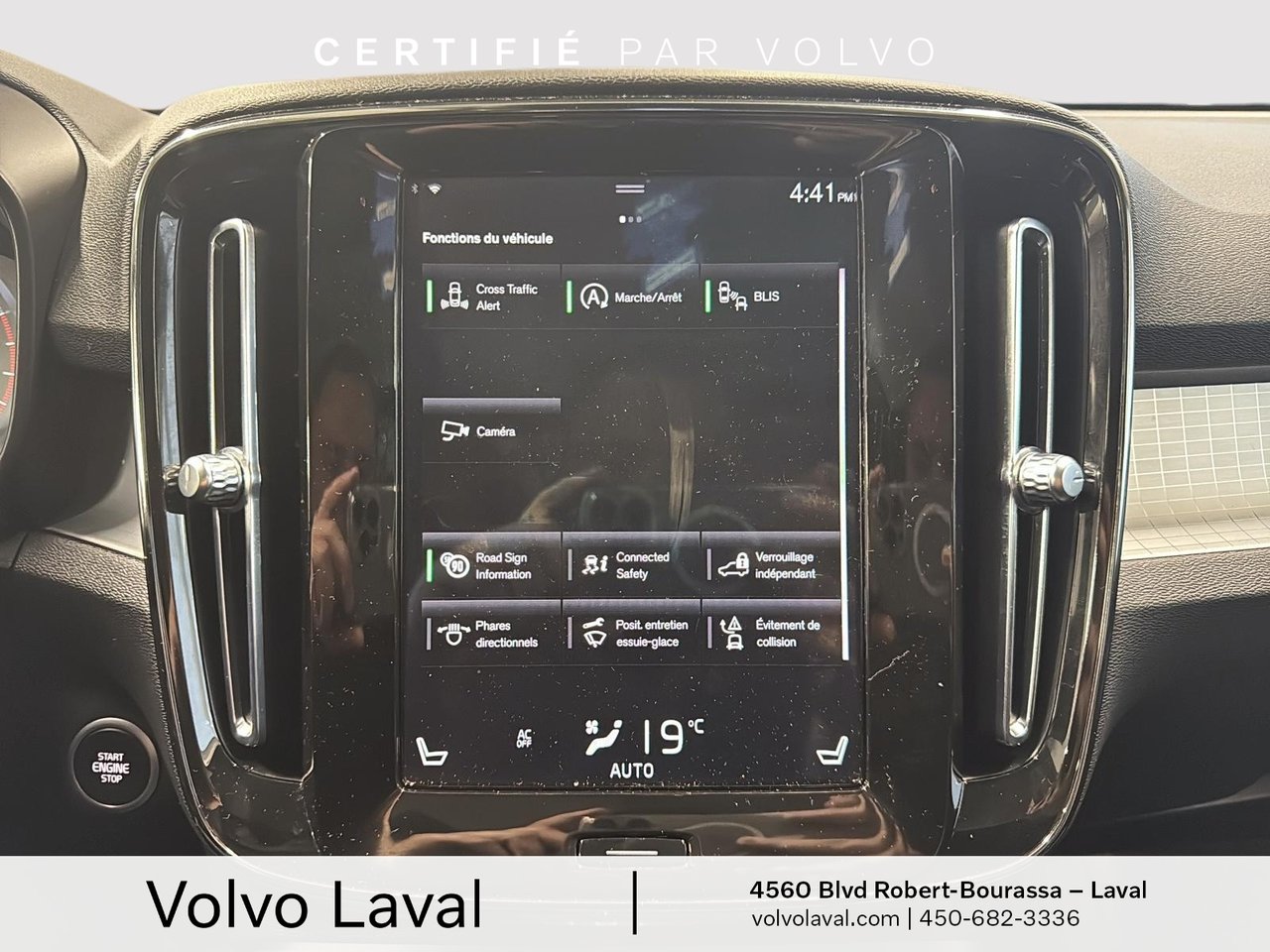 2022 Volvo XC40 - Image 16