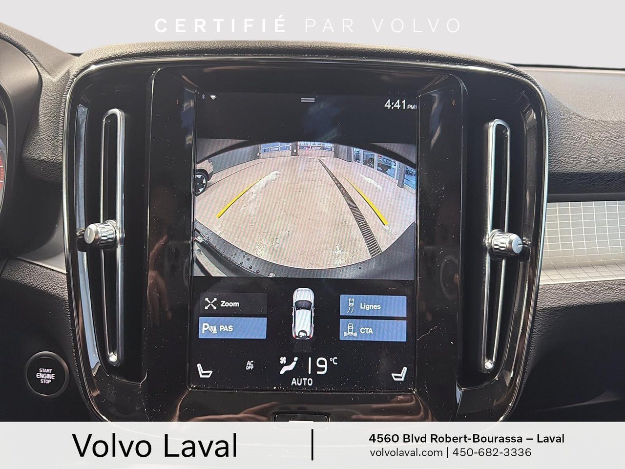 2022 Volvo XC40 - Image 18