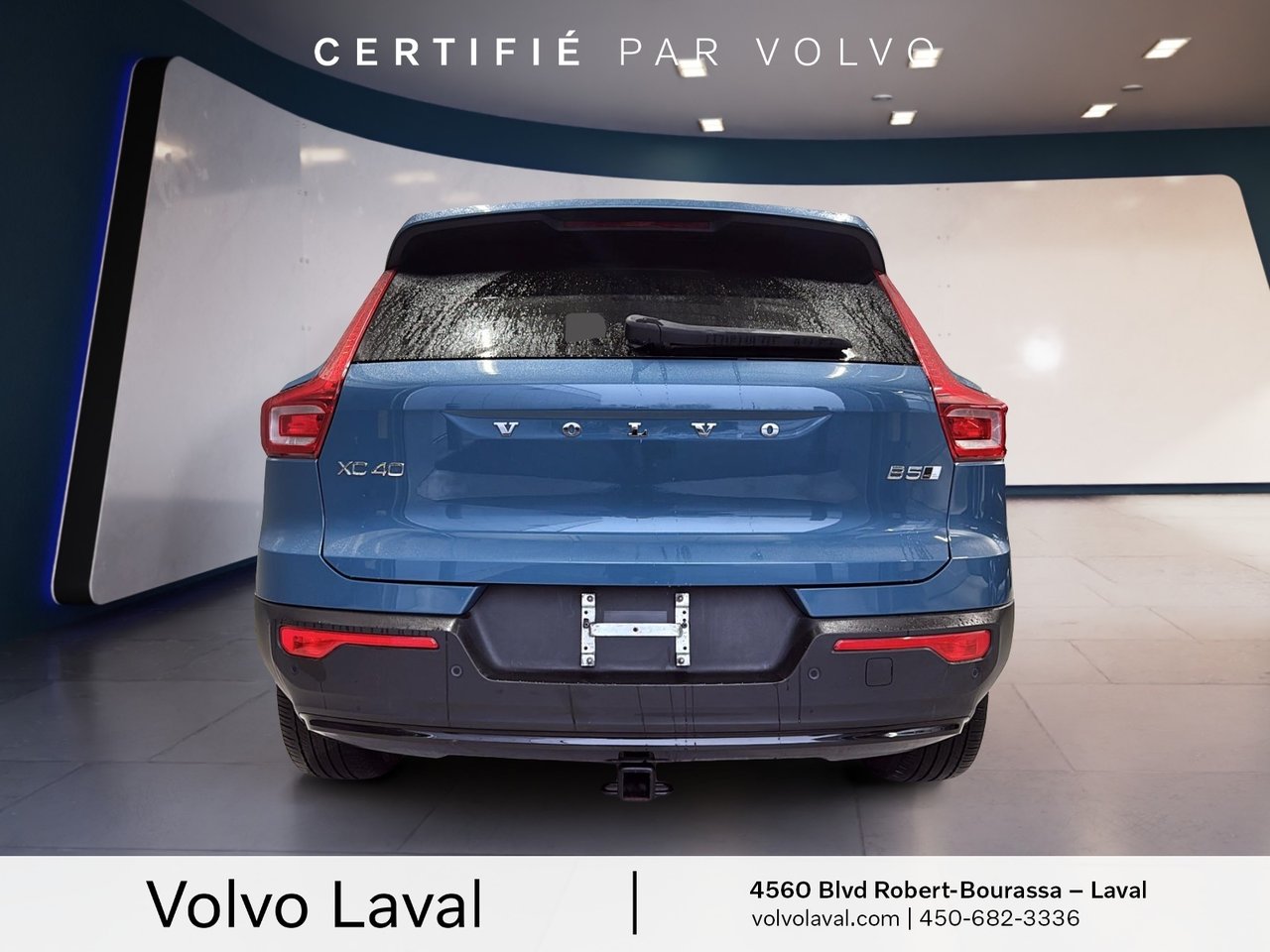 2023 Volvo XC40 - Image 4