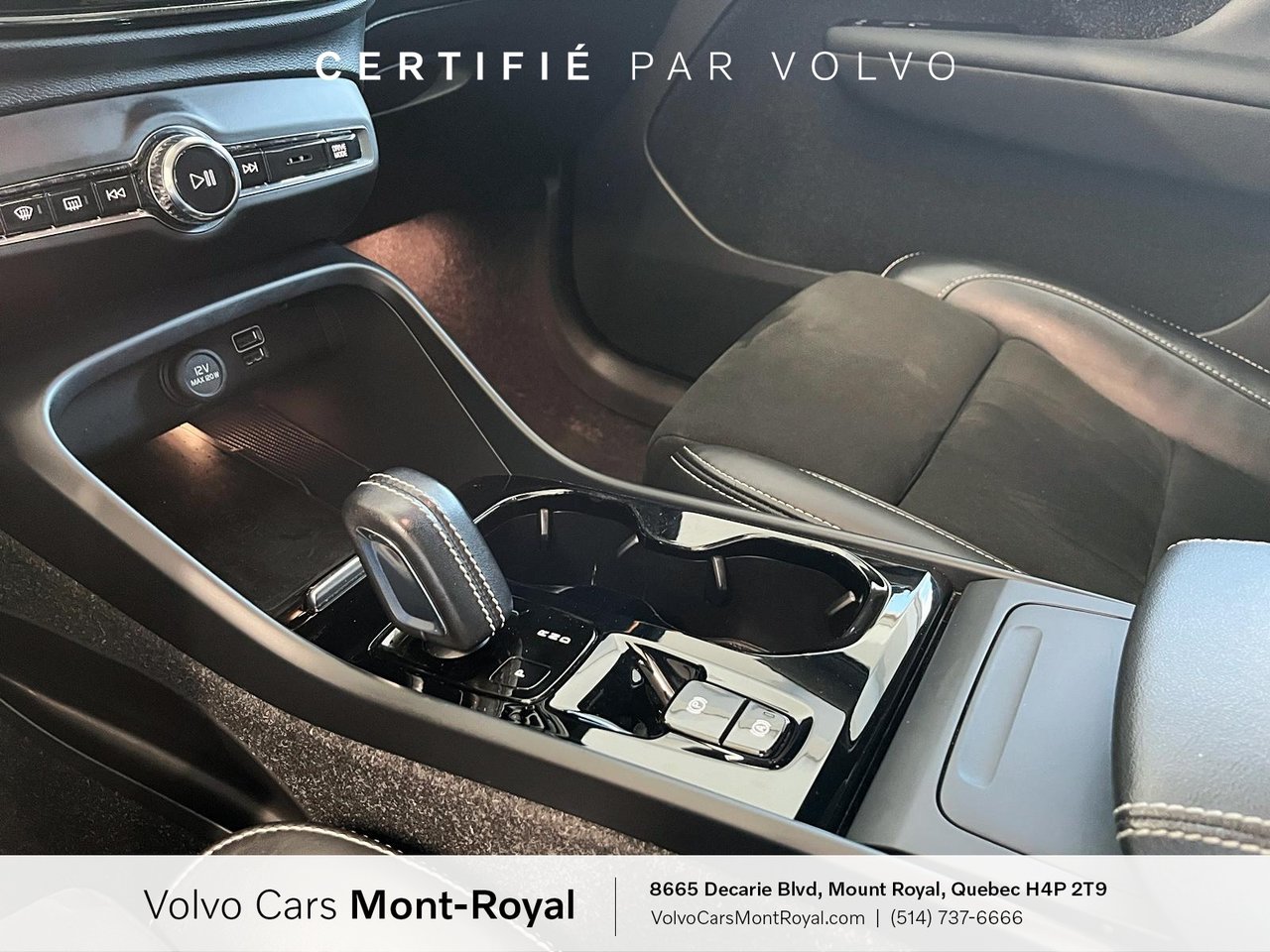 2022 Volvo XC40 - Image 13