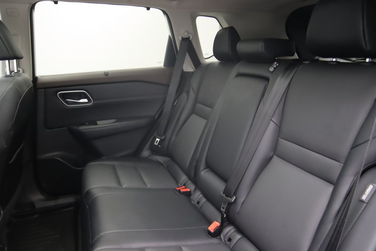 2021 Nissan Rogue - Image 10