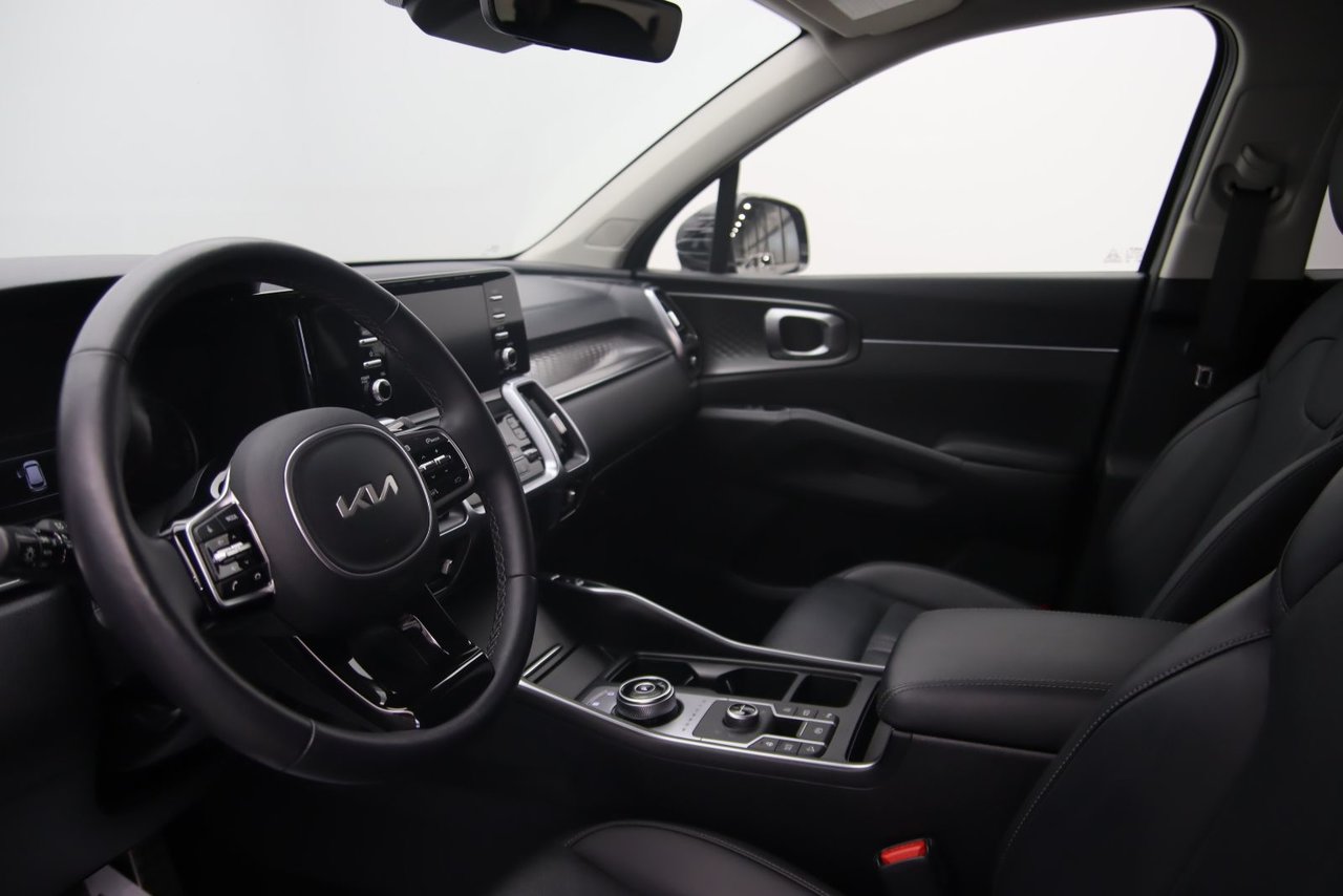 2023 Kia Sorento Plug-In Hybrid - Image 6