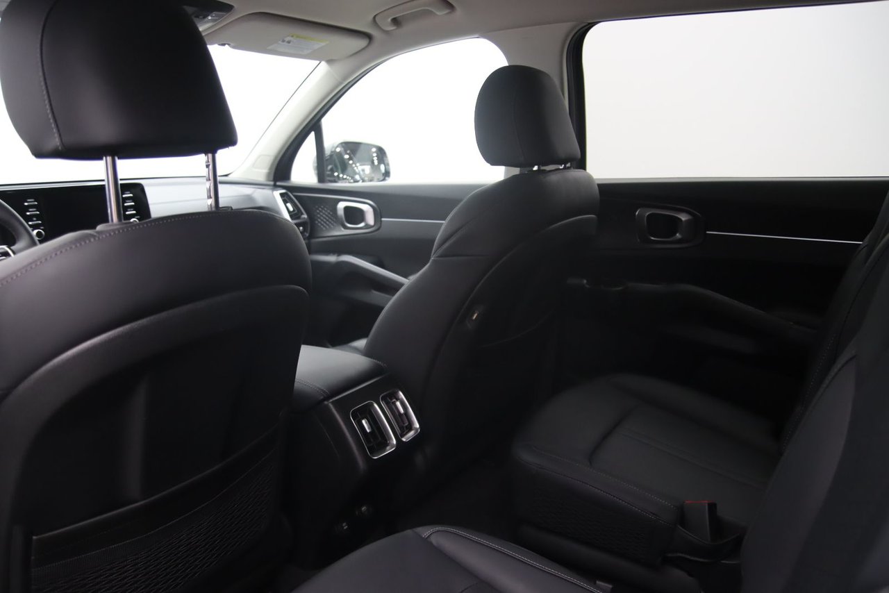 2023 Kia Sorento Plug-In Hybrid - Image 9