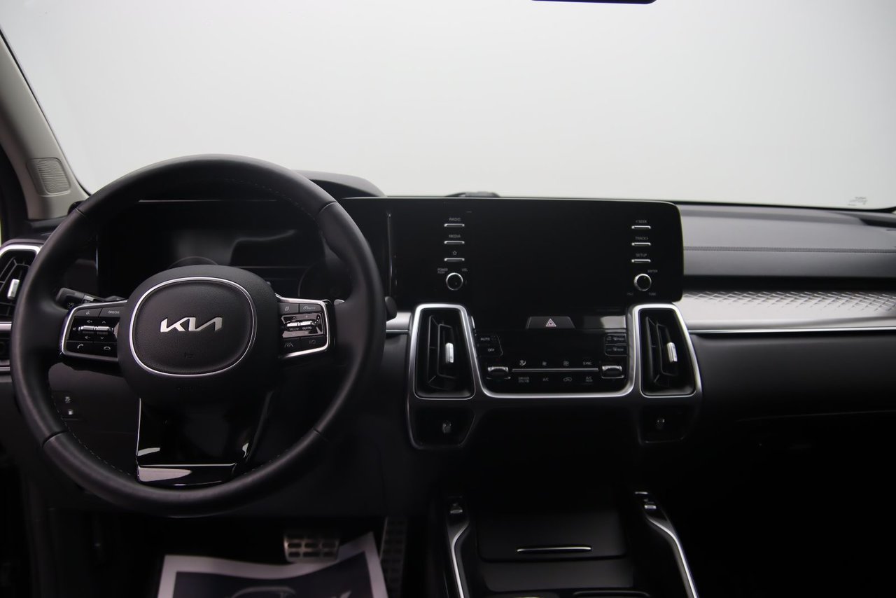 2023 Kia Sorento Plug-In Hybrid - Image 10
