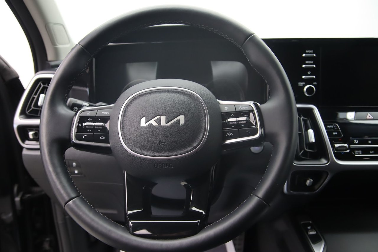 2023 Kia Sorento Plug-In Hybrid - Image 11