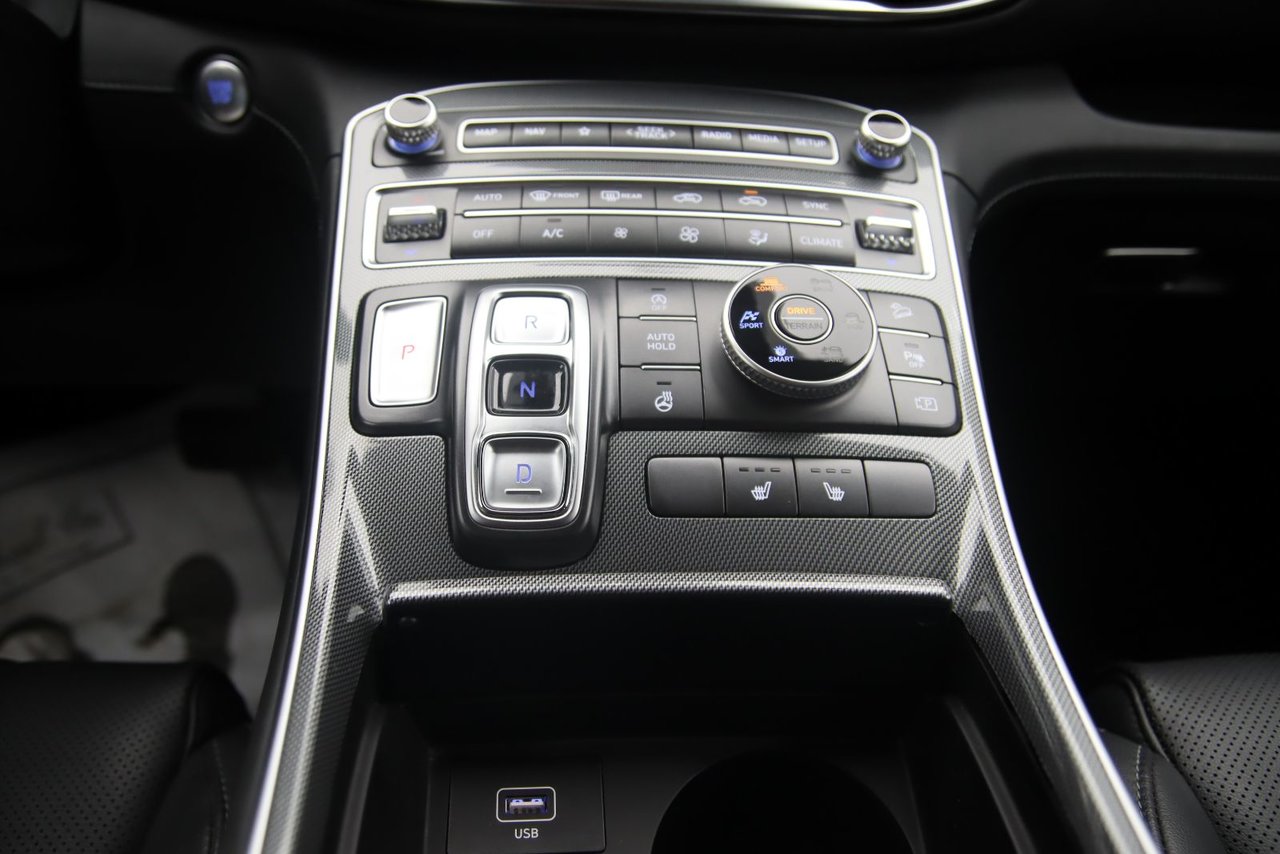 2023 Hyundai Santa Fe - Image 13