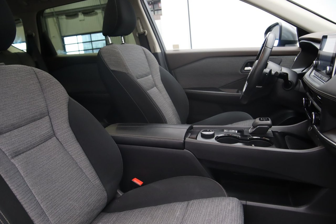 2023 Nissan Rogue - Image 16