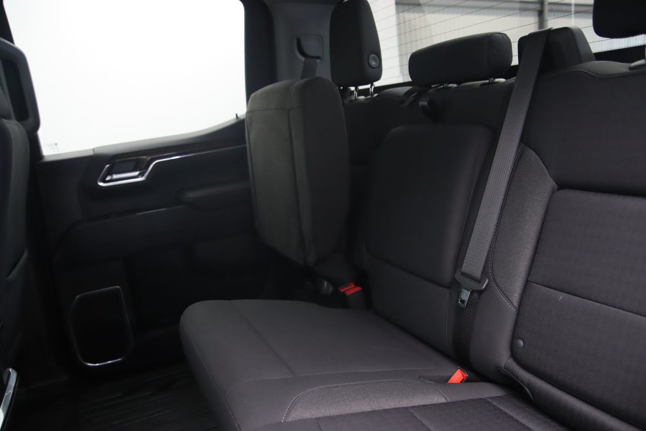 2023 GMC Sierra 1500 - Image 9