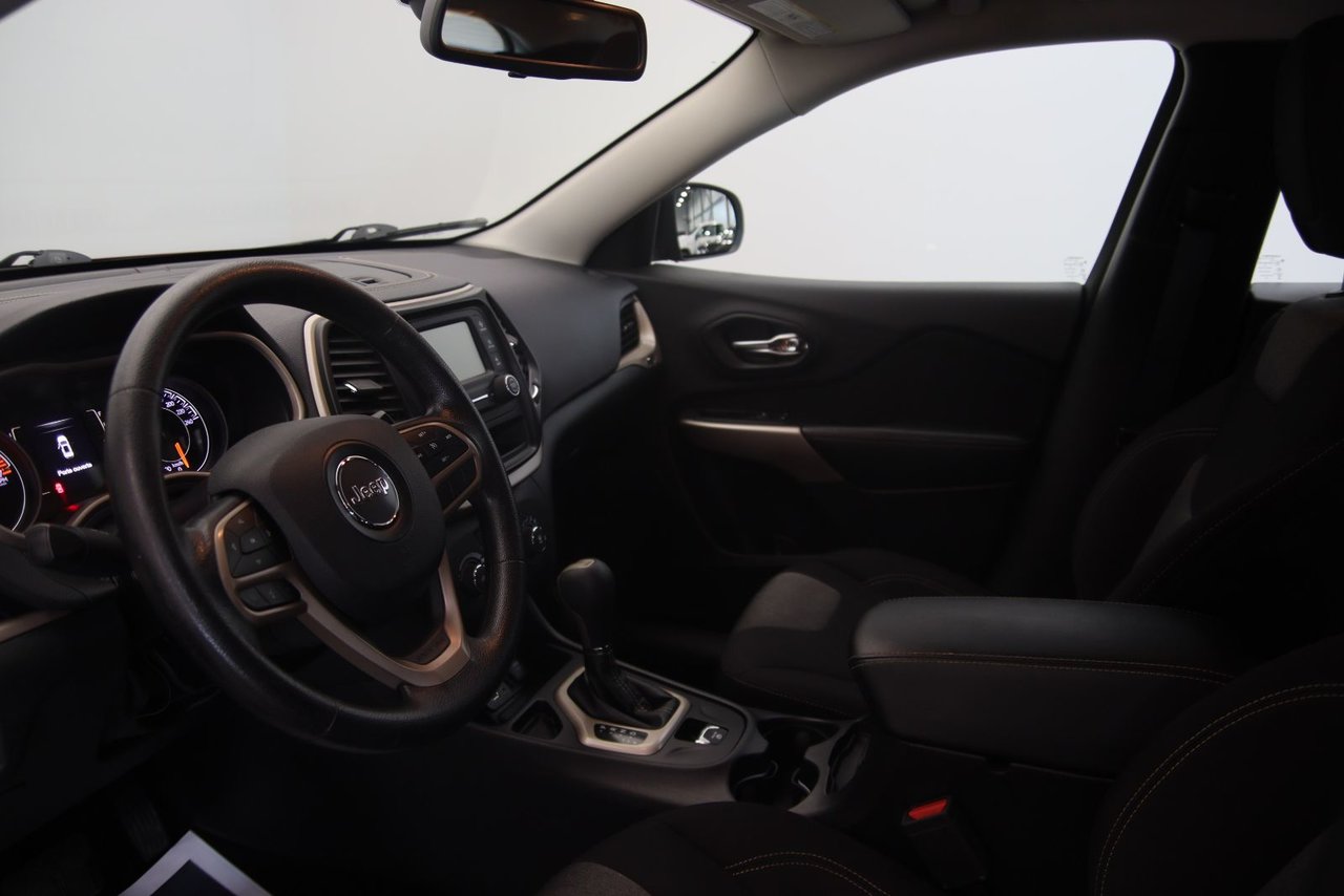 2017 Jeep Cherokee - Image 6