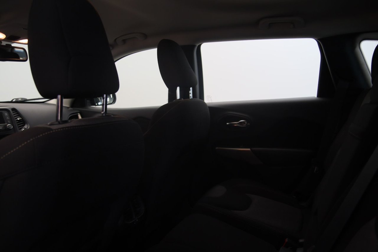 2017 Jeep Cherokee - Image 8