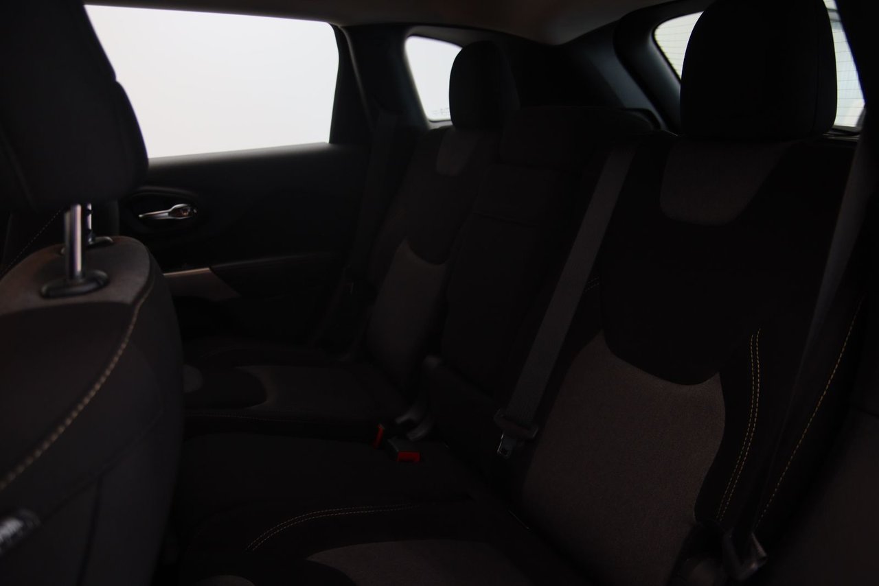 2017 Jeep Cherokee - Image 9