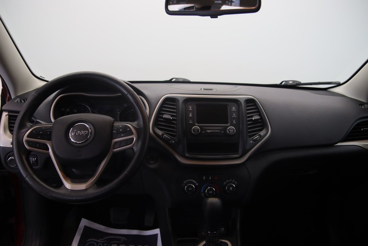 2017 Jeep Cherokee - Image 10