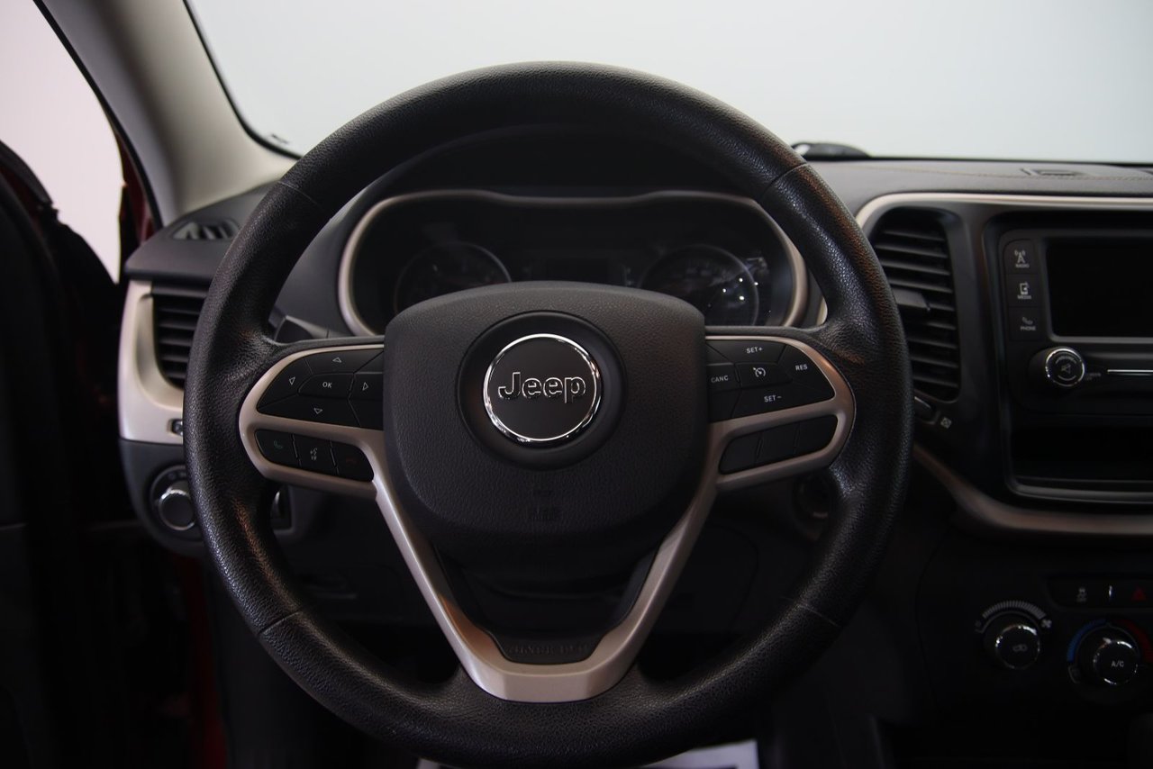 2017 Jeep Cherokee - Image 11