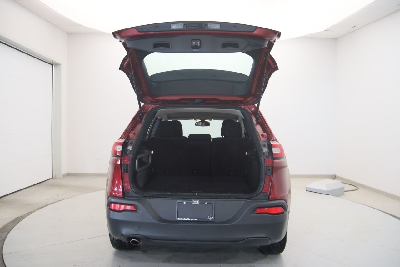 2017 Jeep Cherokee - Image 17