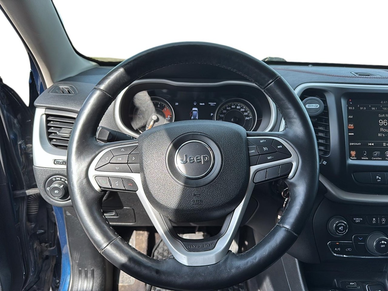 2018 Jeep Cherokee - Image 12