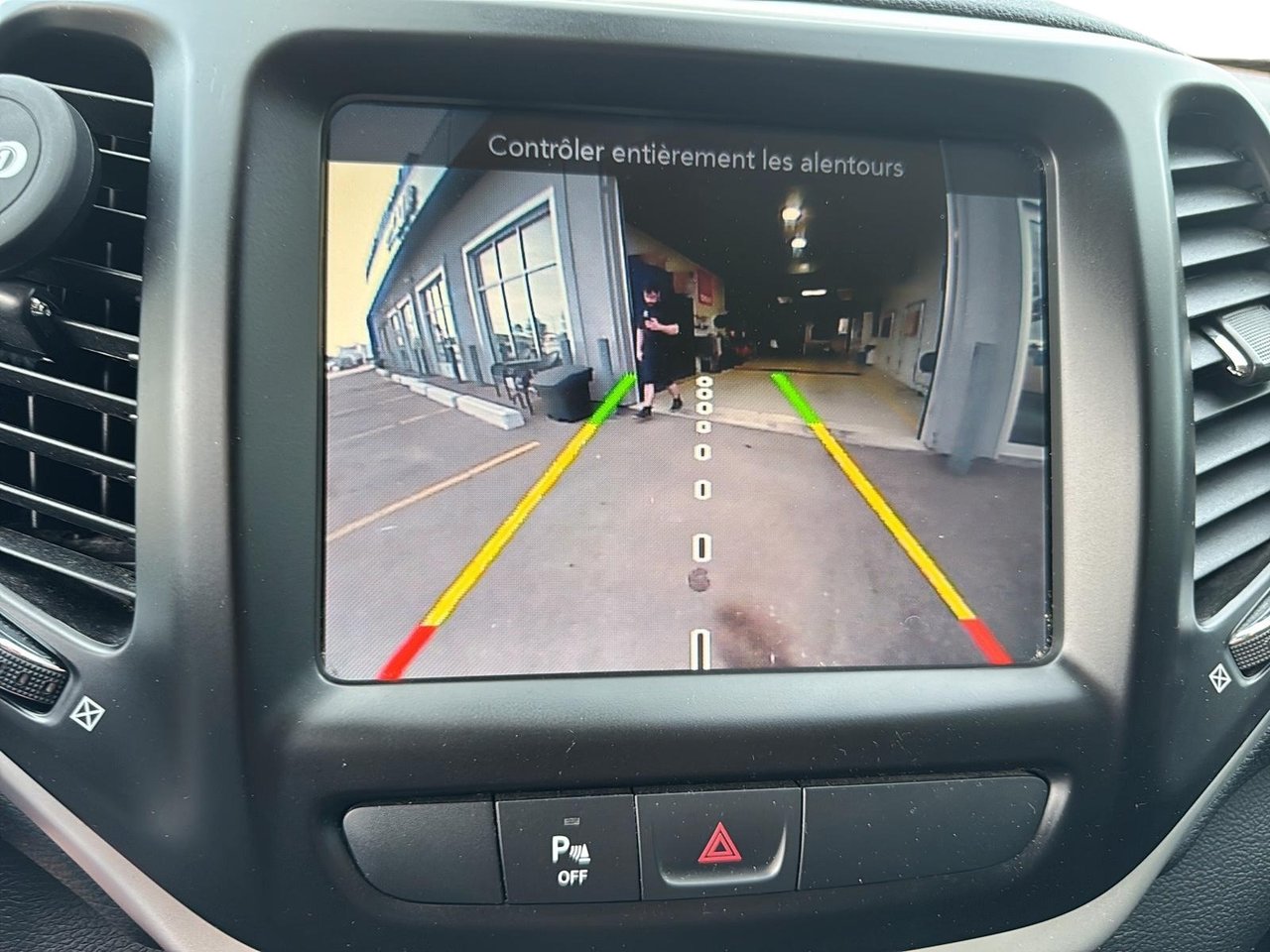 2018 Jeep Cherokee - Image 17