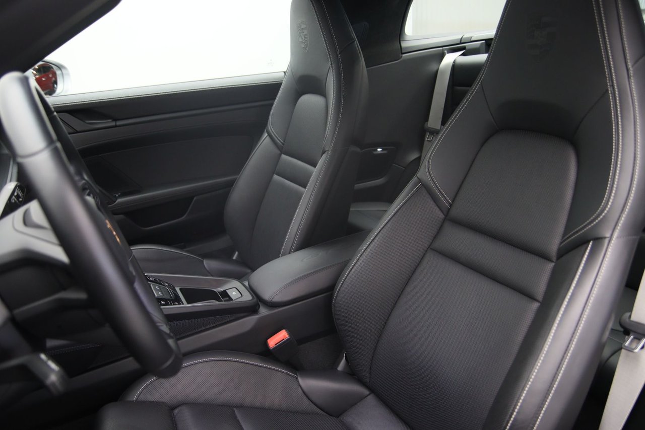 2022 Porsche 911 - Image 7