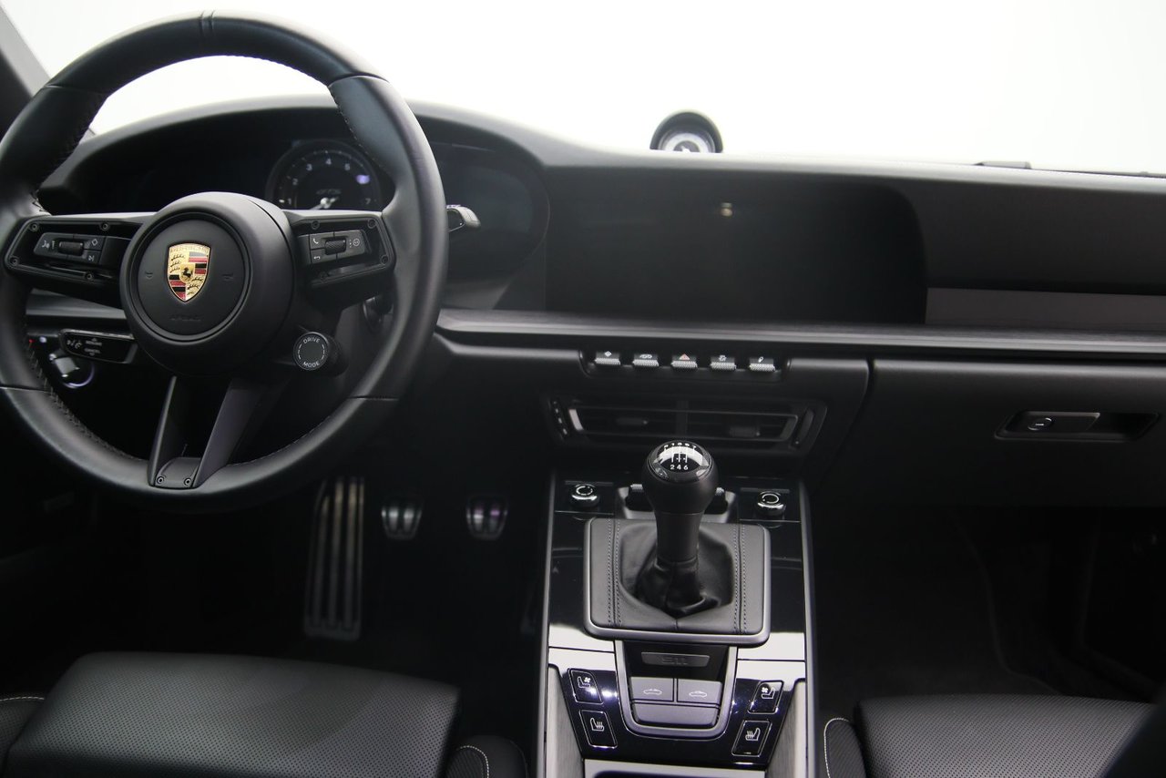 2022 Porsche 911 - Image 8