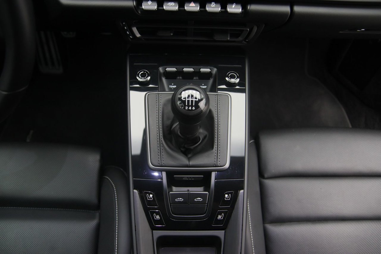 2022 Porsche 911 - Image 11